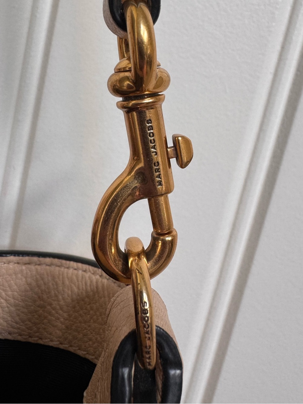 Marc Jacobs The Anchor Purse in Light Beige. 10” by 8” by 5.5” - Picture 9 of 12